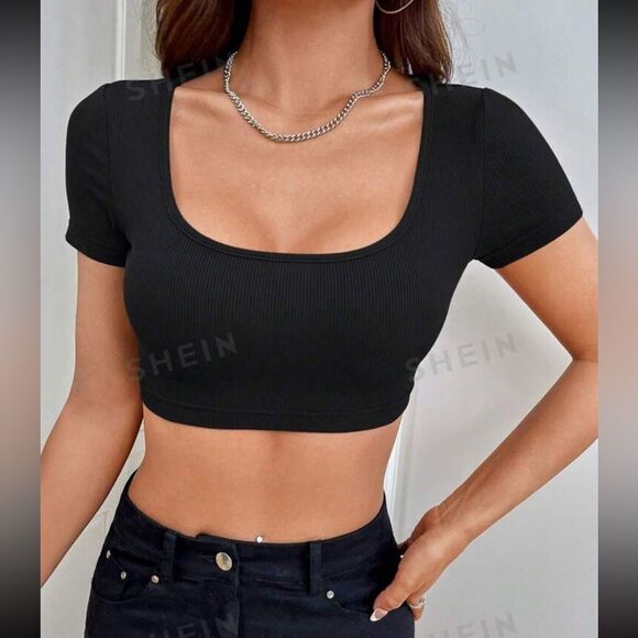 SHEIN ultra cropped black crop top - Picture 2 of 11